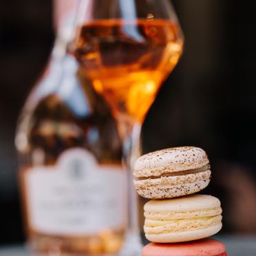 Lillet & Macarons